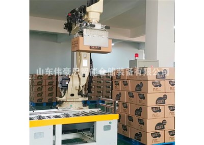 箱装饮品码垛机械手 智能码垛机器人调试现场